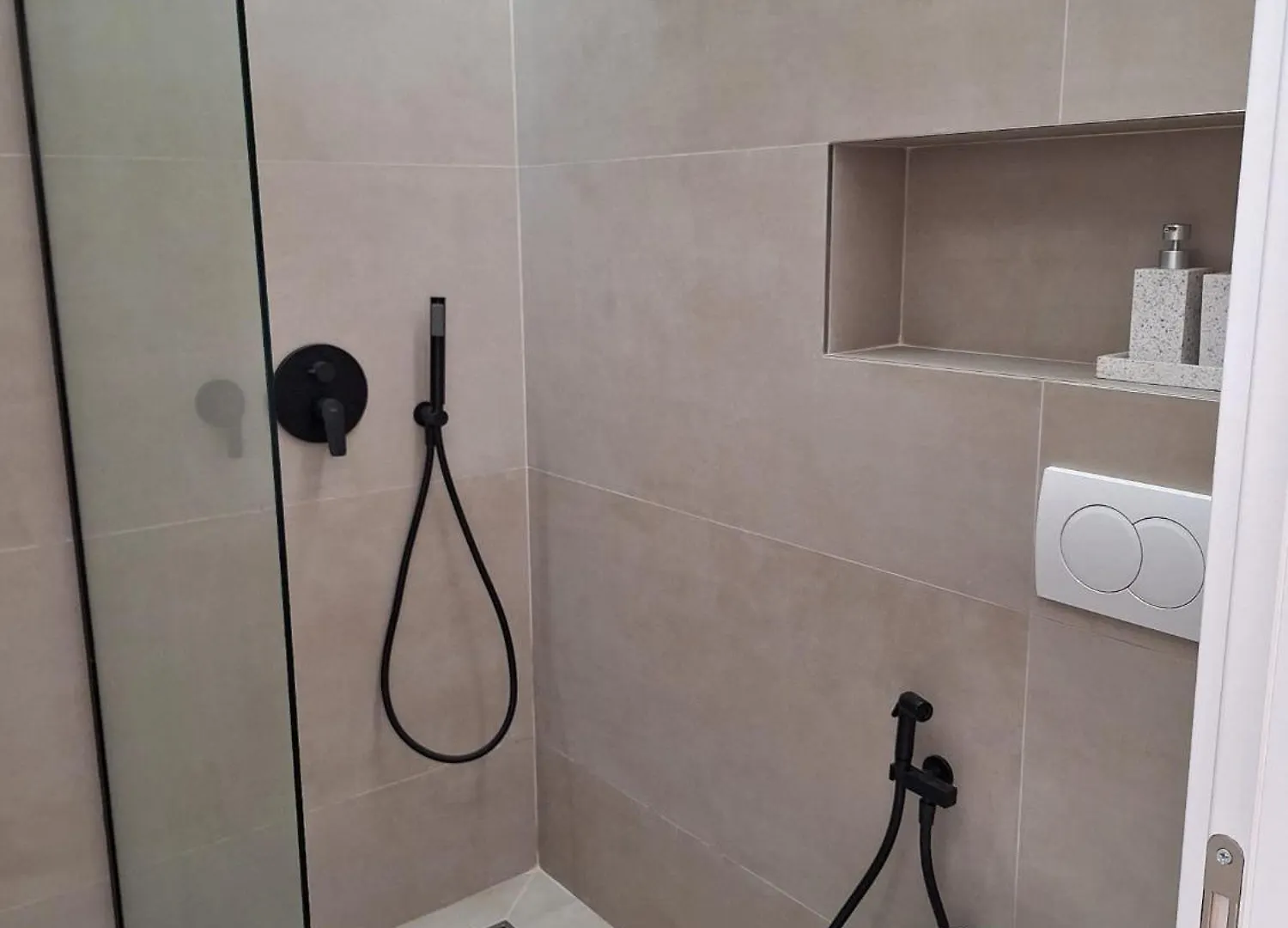 International Sea View Apartment Saranda Albánia